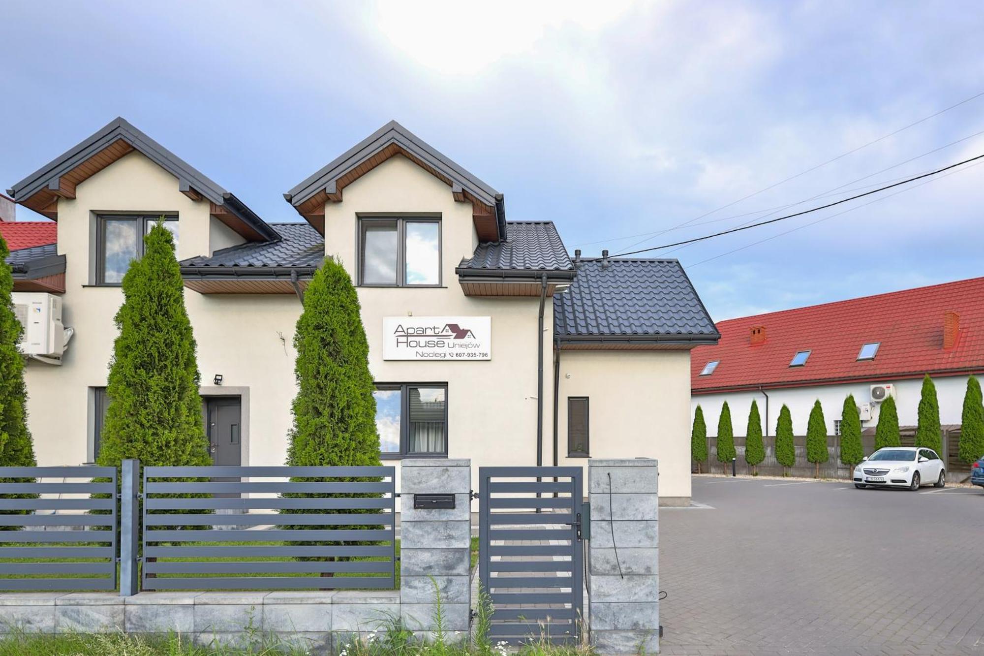 Apart-House Uniejow Exterior foto